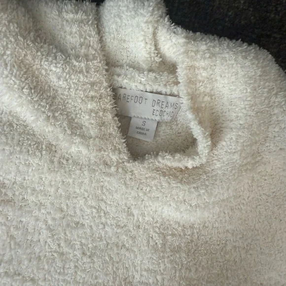 Barefoot Dreams Light Cream Hoodie /Shorts set - Picture 6 of 6